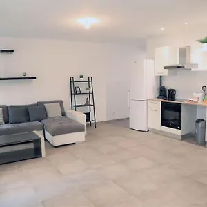 https://le-patio-hyper-centre-marseille-cours-julien.fr-provencehotel.com